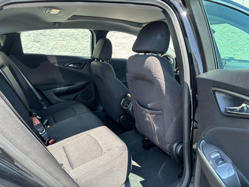 Chevrolet Malibu Vehicle Full-screen Gallery Image 09