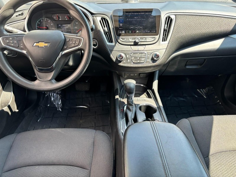 Chevrolet Malibu Vehicle Full-screen Gallery Image 10