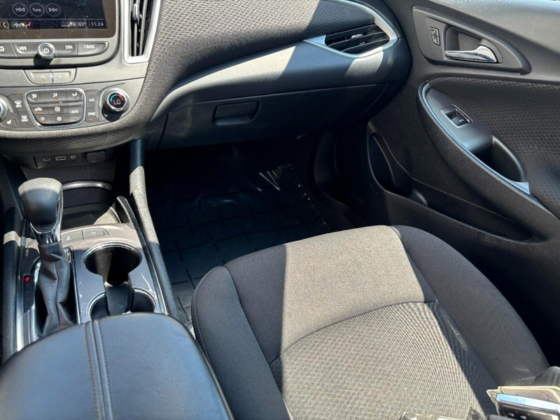 Chevrolet Malibu Vehicle Full-screen Gallery Image 13