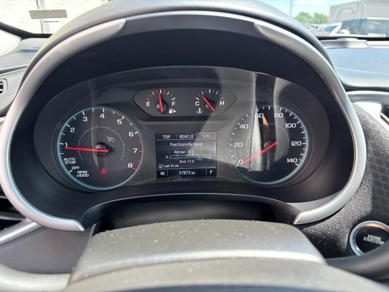 Chevrolet Malibu Vehicle Full-screen Gallery Image 17