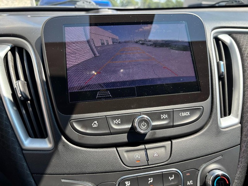 Chevrolet Malibu Vehicle Full-screen Gallery Image 18