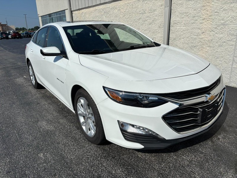 Chevrolet Malibu Vehicle Full-screen Gallery Image 02