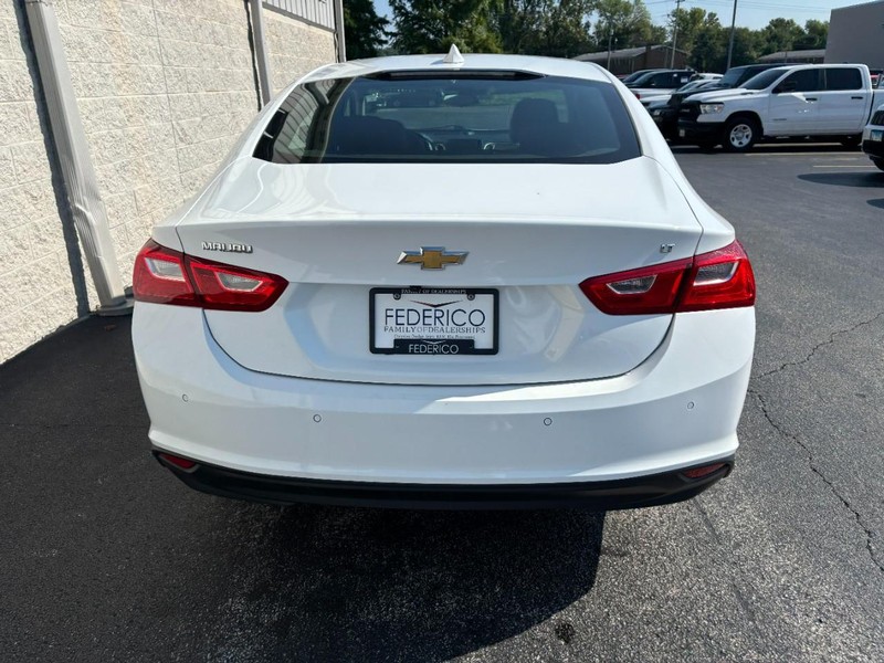 Chevrolet Malibu Vehicle Full-screen Gallery Image 04