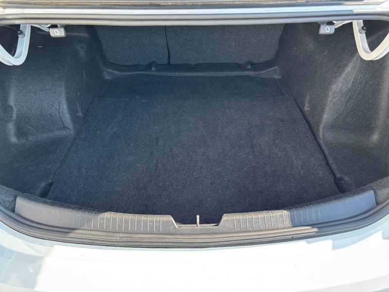 Chevrolet Malibu Vehicle Full-screen Gallery Image 06
