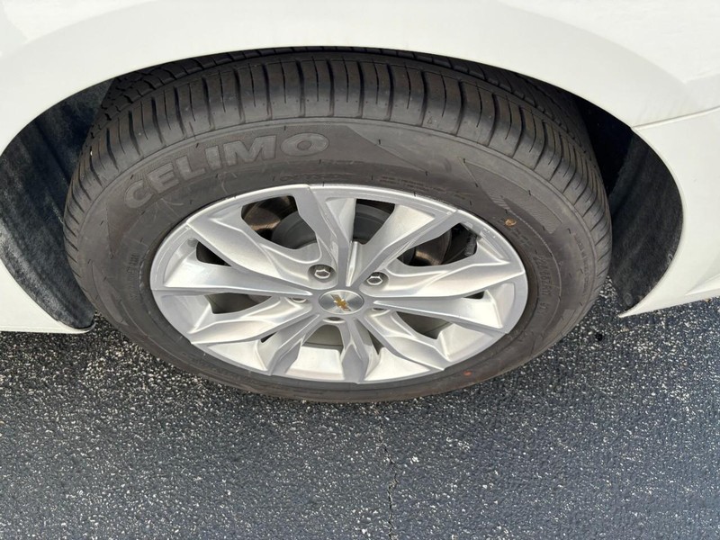 Chevrolet Malibu Vehicle Full-screen Gallery Image 07