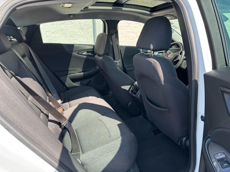 Chevrolet Malibu Vehicle Full-screen Gallery Image 09