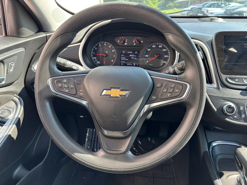 Chevrolet Malibu Vehicle Full-screen Gallery Image 11
