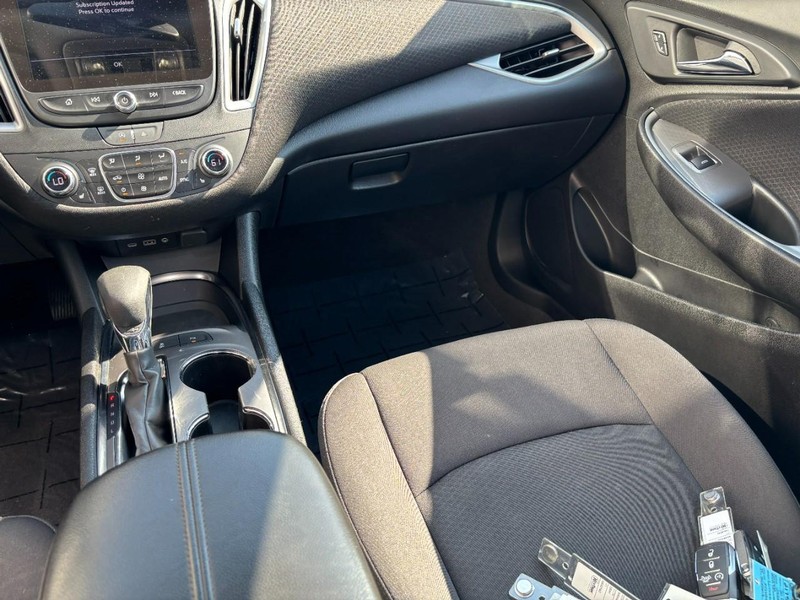 Chevrolet Malibu Vehicle Full-screen Gallery Image 13