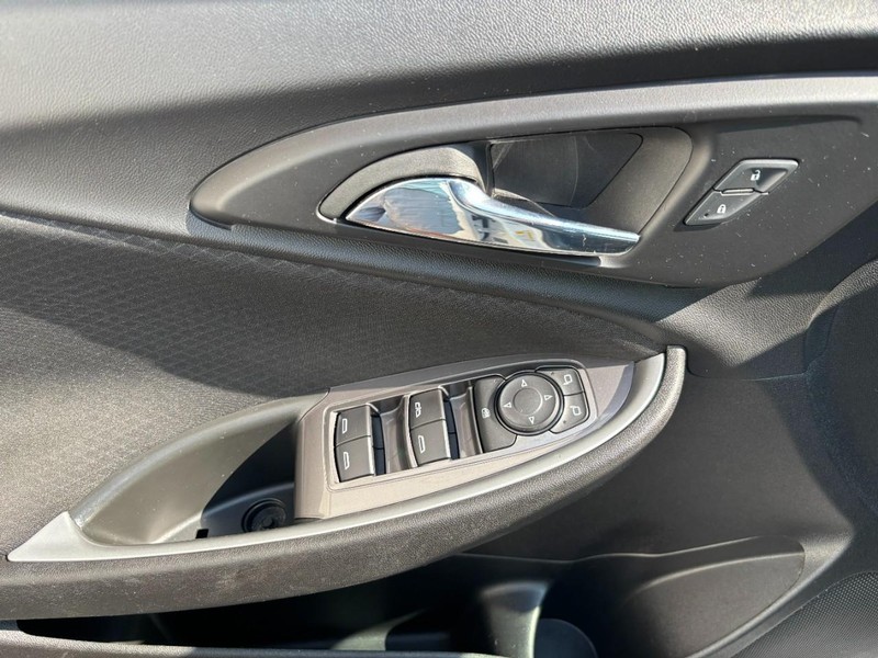 Chevrolet Malibu Vehicle Full-screen Gallery Image 14