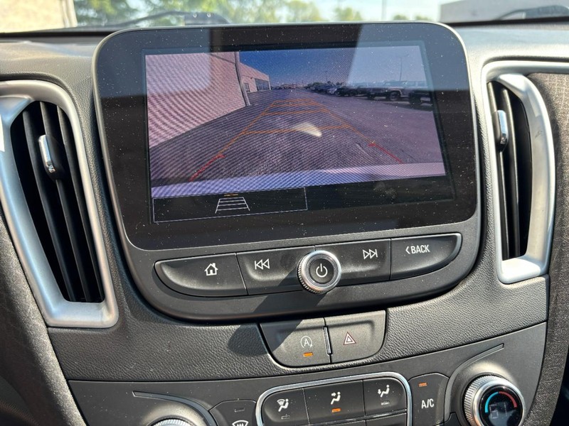 Chevrolet Malibu Vehicle Full-screen Gallery Image 18
