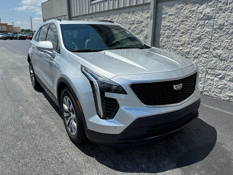 Cadillac XT4 Vehicle Full-screen Gallery Image 02