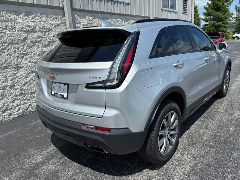 Cadillac XT4 Vehicle Full-screen Gallery Image 03