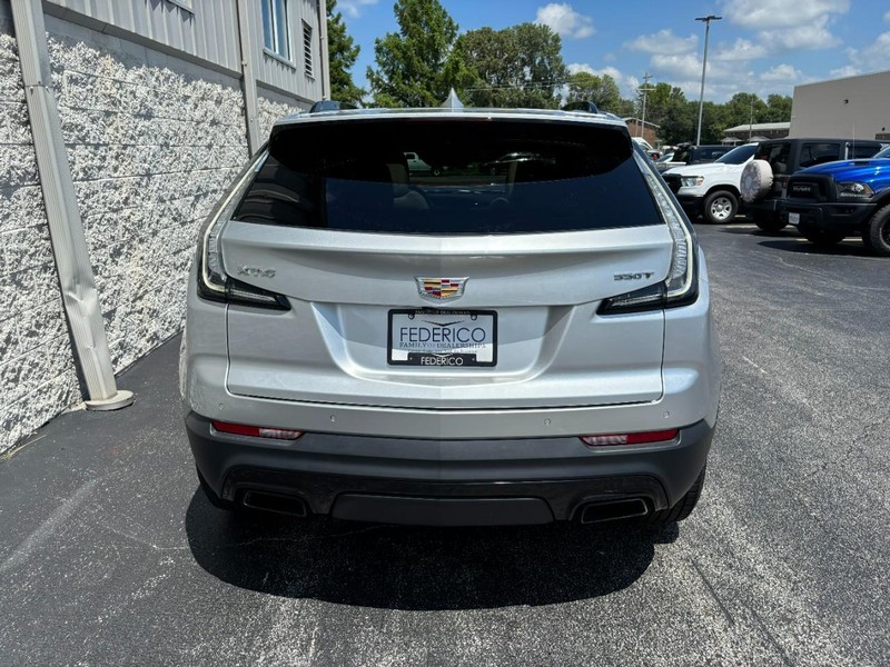 Cadillac XT4 Vehicle Full-screen Gallery Image 04
