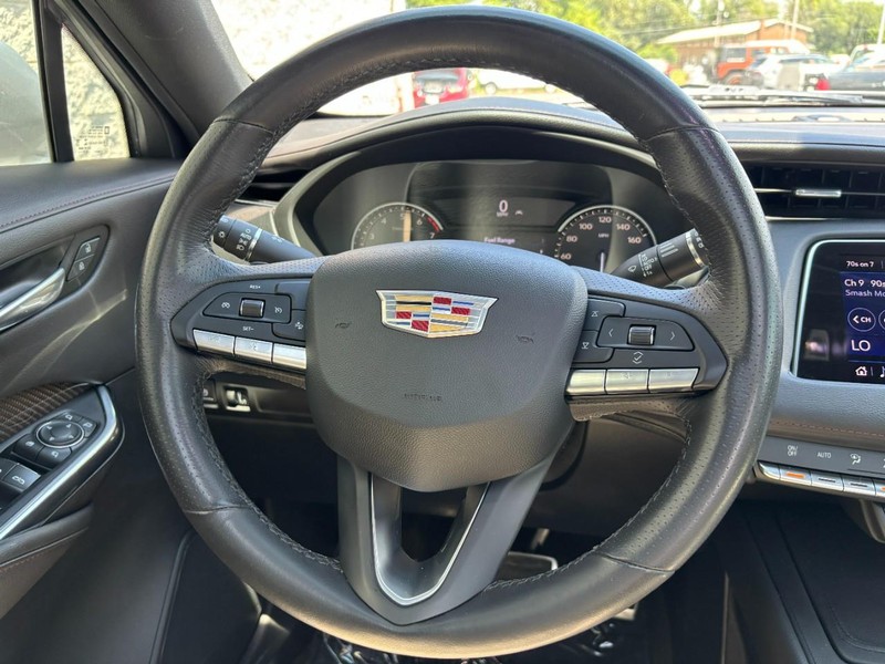 Cadillac XT4 Vehicle Full-screen Gallery Image 11