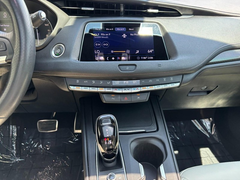 Cadillac XT4 Vehicle Full-screen Gallery Image 12