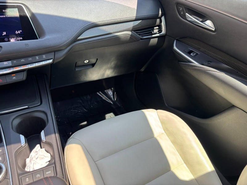 Cadillac XT4 Vehicle Full-screen Gallery Image 13