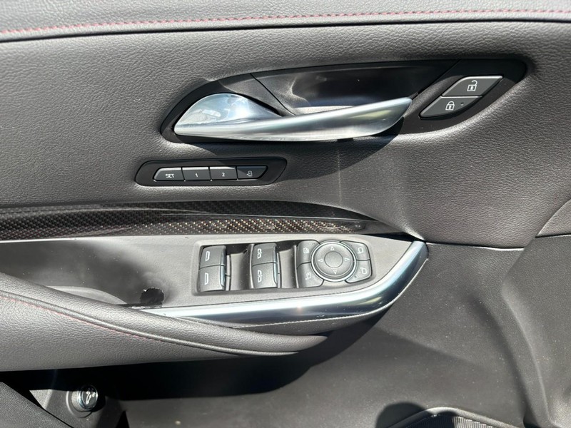 Cadillac XT4 Vehicle Full-screen Gallery Image 14