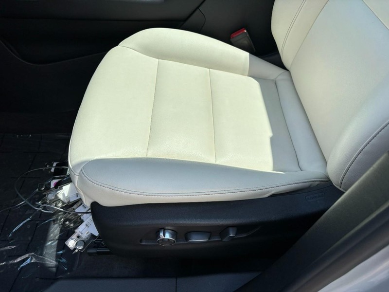 Cadillac XT4 Vehicle Full-screen Gallery Image 15