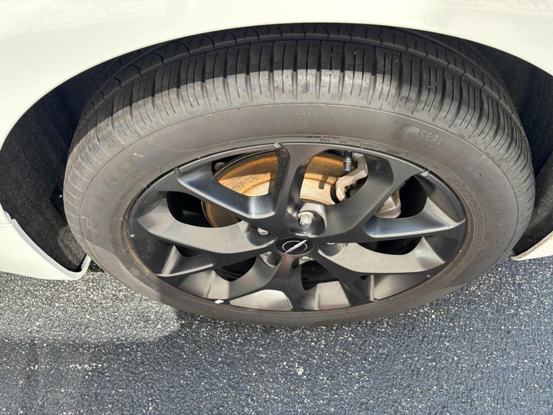 Chrysler Pacifica Vehicle Full-screen Gallery Image 07