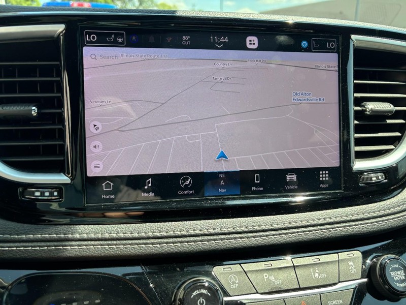 Chrysler Pacifica Vehicle Full-screen Gallery Image 18