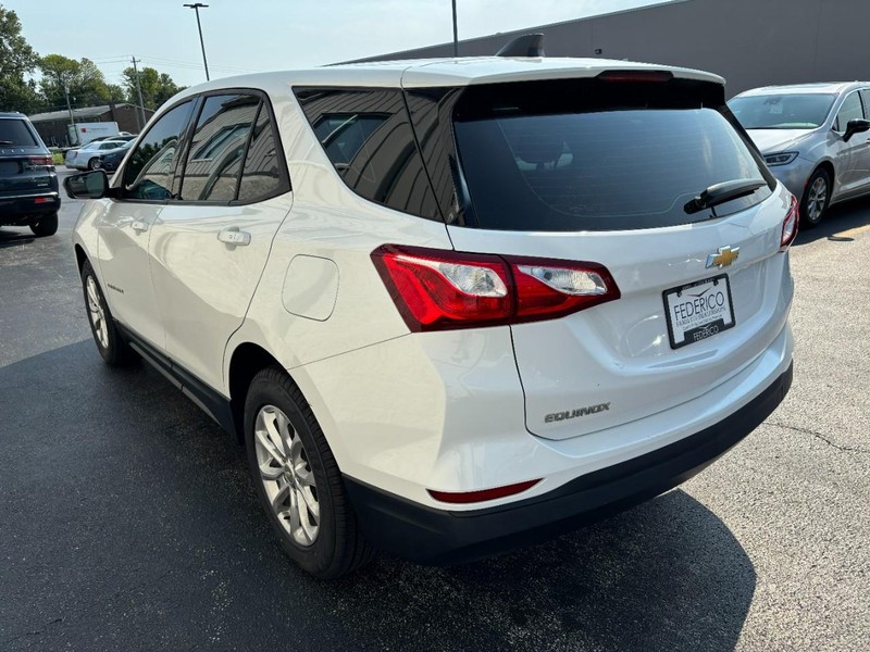 Chevrolet Equinox Vehicle Full-screen Gallery Image 05