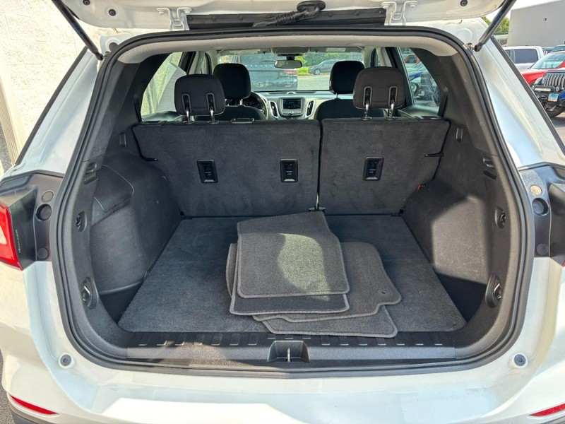 Chevrolet Equinox Vehicle Full-screen Gallery Image 06