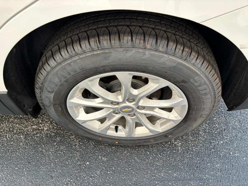 Chevrolet Equinox Vehicle Full-screen Gallery Image 07