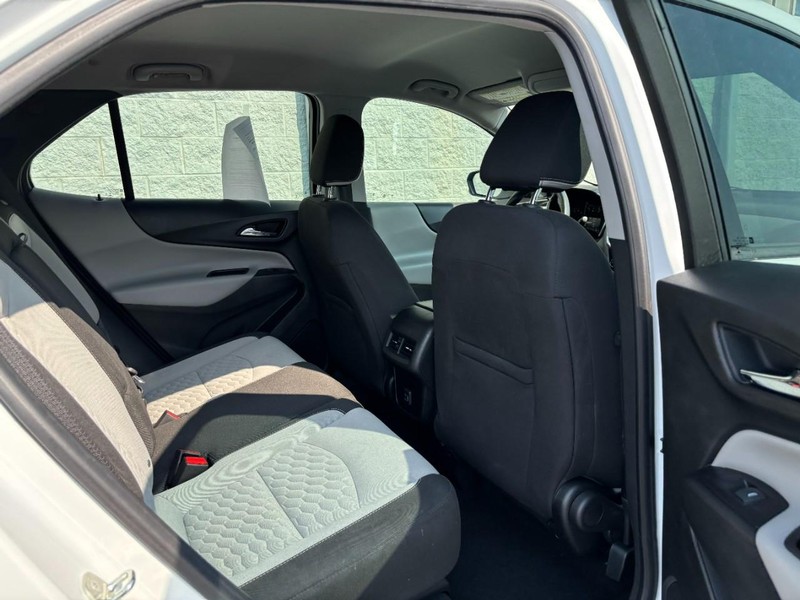 Chevrolet Equinox Vehicle Full-screen Gallery Image 09