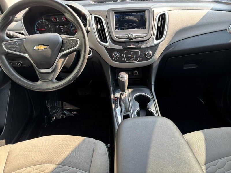 Chevrolet Equinox Vehicle Full-screen Gallery Image 10