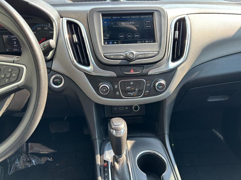 Chevrolet Equinox Vehicle Full-screen Gallery Image 12