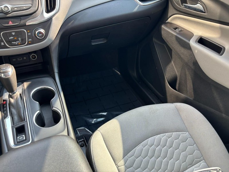 Chevrolet Equinox Vehicle Full-screen Gallery Image 13