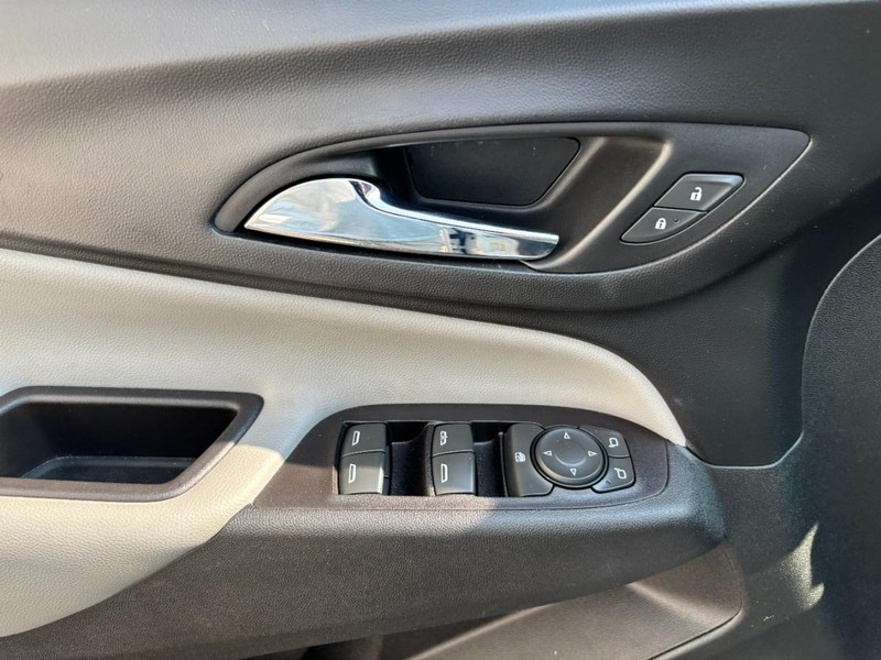 Chevrolet Equinox Vehicle Full-screen Gallery Image 14