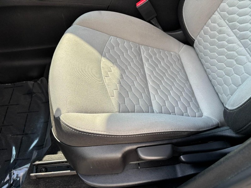 Chevrolet Equinox Vehicle Full-screen Gallery Image 15