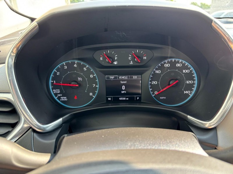 Chevrolet Equinox Vehicle Full-screen Gallery Image 17