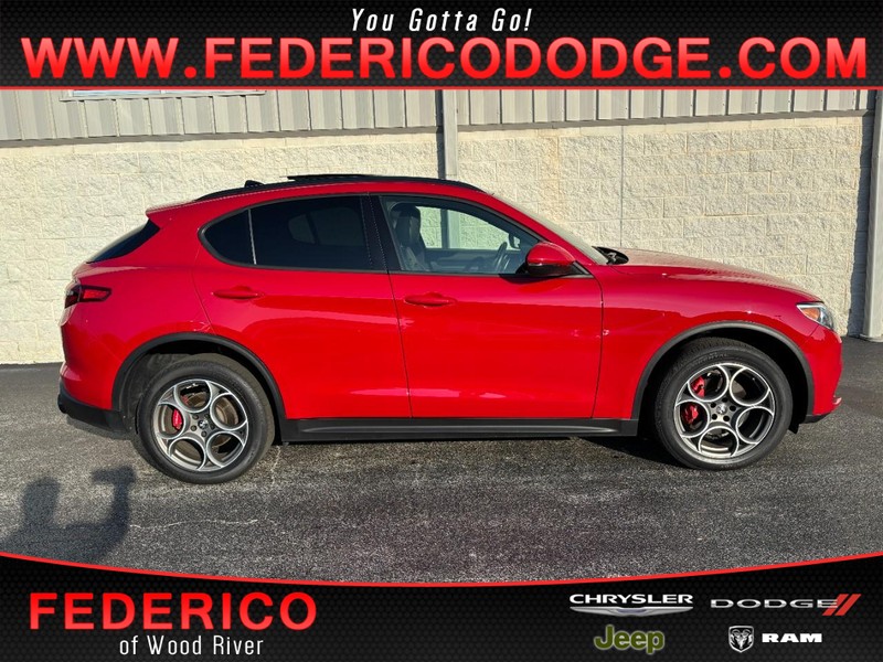 Alfa Romeo Stelvio Vehicle Full-screen Gallery Image 01