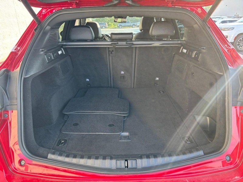 Alfa Romeo Stelvio Vehicle Full-screen Gallery Image 06