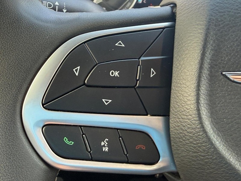 Chrysler Pacifica Vehicle Full-screen Gallery Image 14
