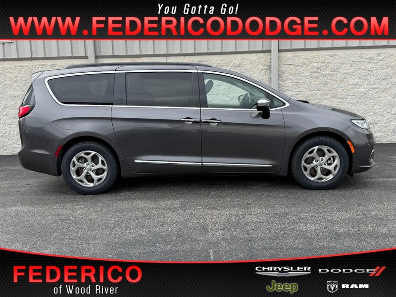 Chrysler Pacifica Vehicle Full-screen Gallery Image 01