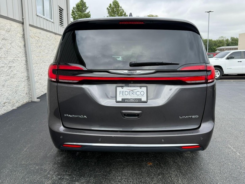 Chrysler Pacifica Vehicle Full-screen Gallery Image 04