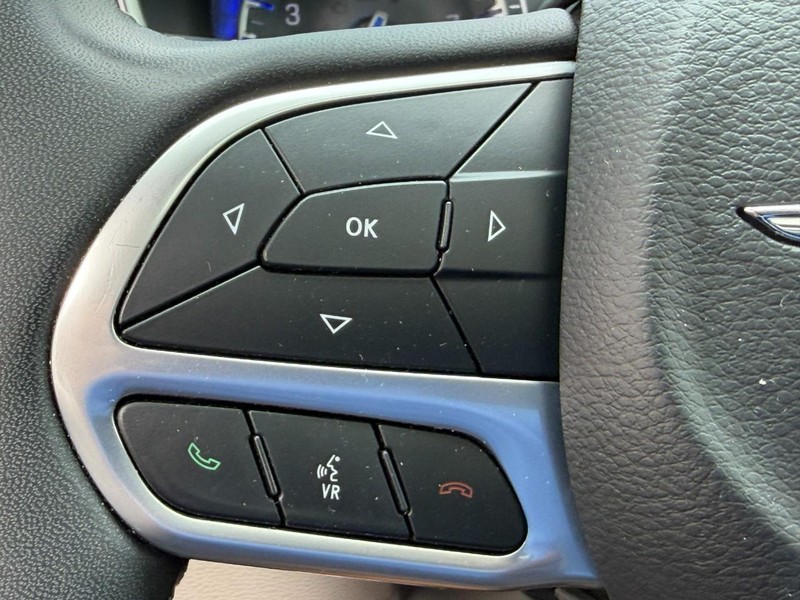 Chrysler Pacifica Vehicle Full-screen Gallery Image 20