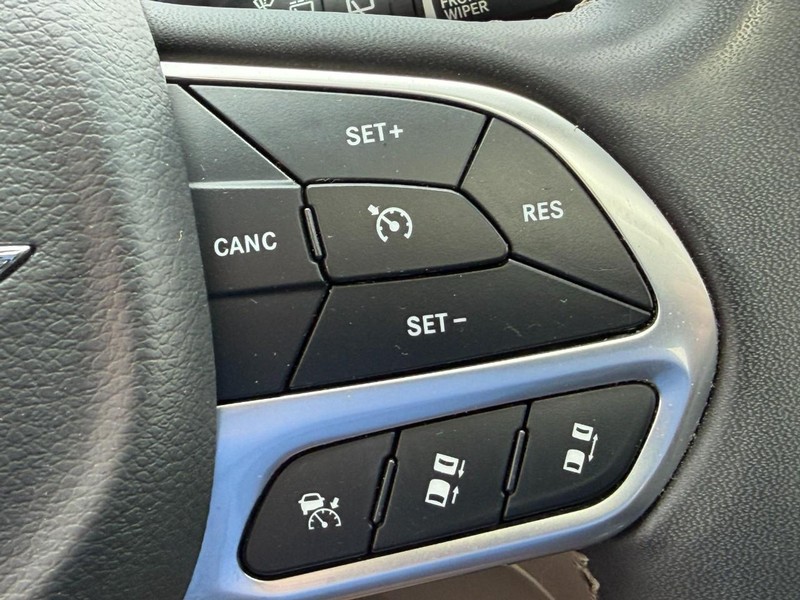 Chrysler Pacifica Vehicle Full-screen Gallery Image 21