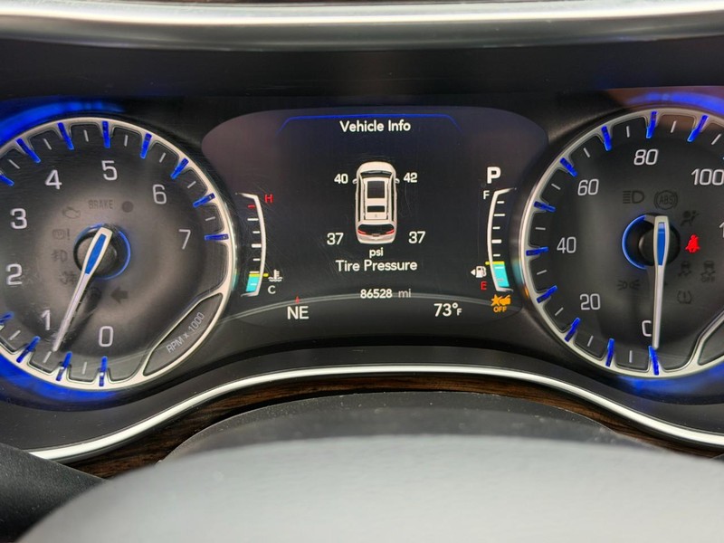 Chrysler Pacifica Vehicle Full-screen Gallery Image 22