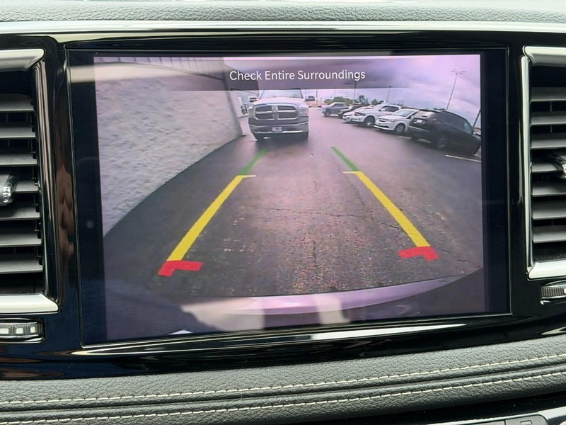 Chrysler Pacifica Vehicle Full-screen Gallery Image 24
