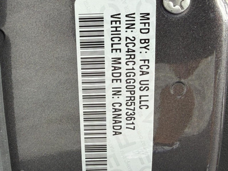Chrysler Pacifica Vehicle Full-screen Gallery Image 25