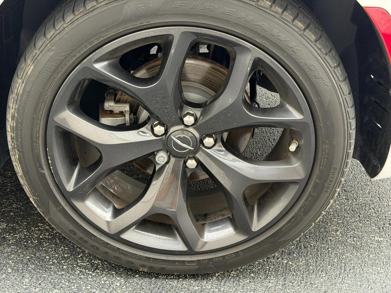 Chrysler 300 Vehicle Full-screen Gallery Image 07