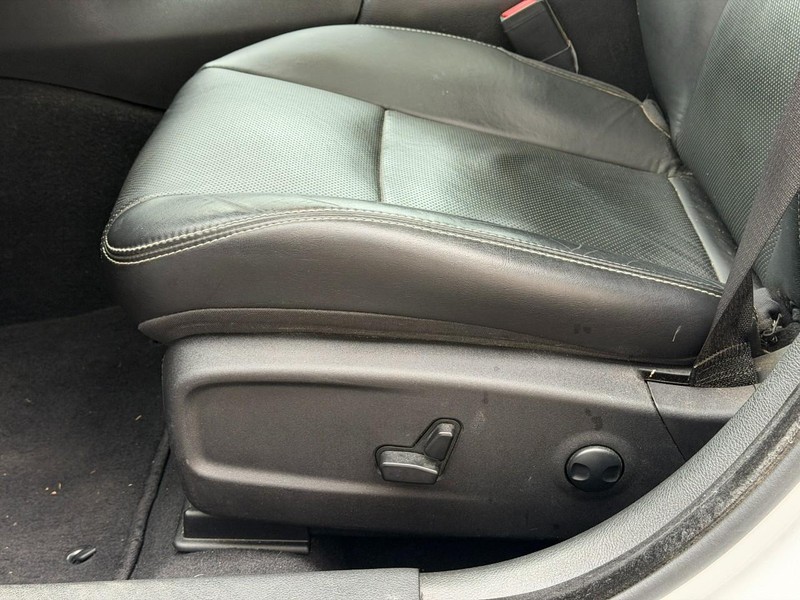 Chrysler 300 Vehicle Full-screen Gallery Image 19