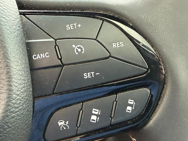 Chrysler 300 Vehicle Full-screen Gallery Image 21