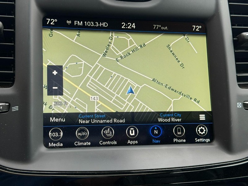 Chrysler 300 Vehicle Full-screen Gallery Image 23