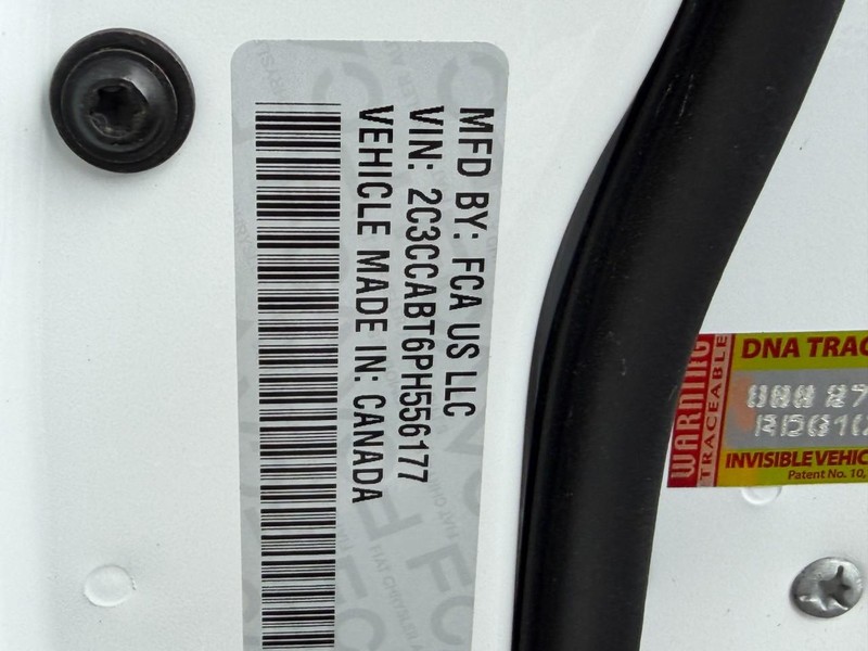 Chrysler 300 Vehicle Full-screen Gallery Image 26