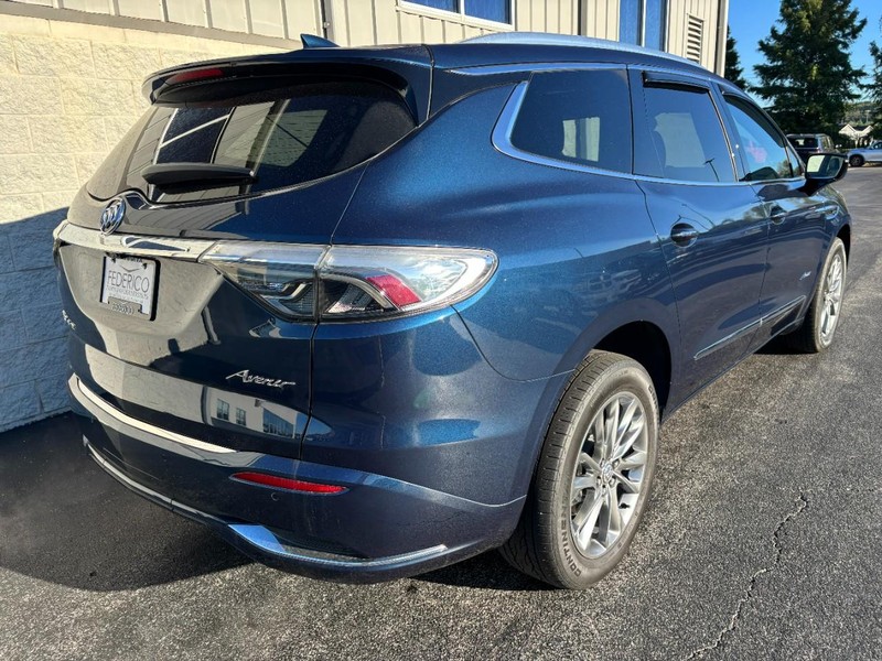 Buick Enclave Vehicle Full-screen Gallery Image 03